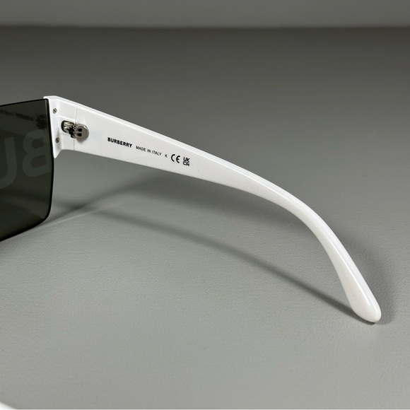 [SOLD] BURBERRY B 4291 3007/H 140 2N Rectangle Shield Sunglasses - Picture 8 of 11